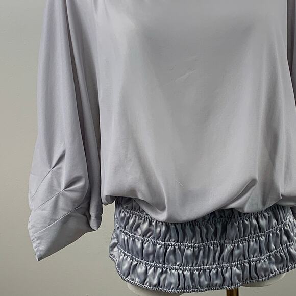 NikiBiki Light Gray Shirt Sleeve Smocked Waist Top Size Medium - Picture 2 of 7
